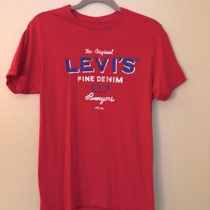 Red Levi’s t shirt small